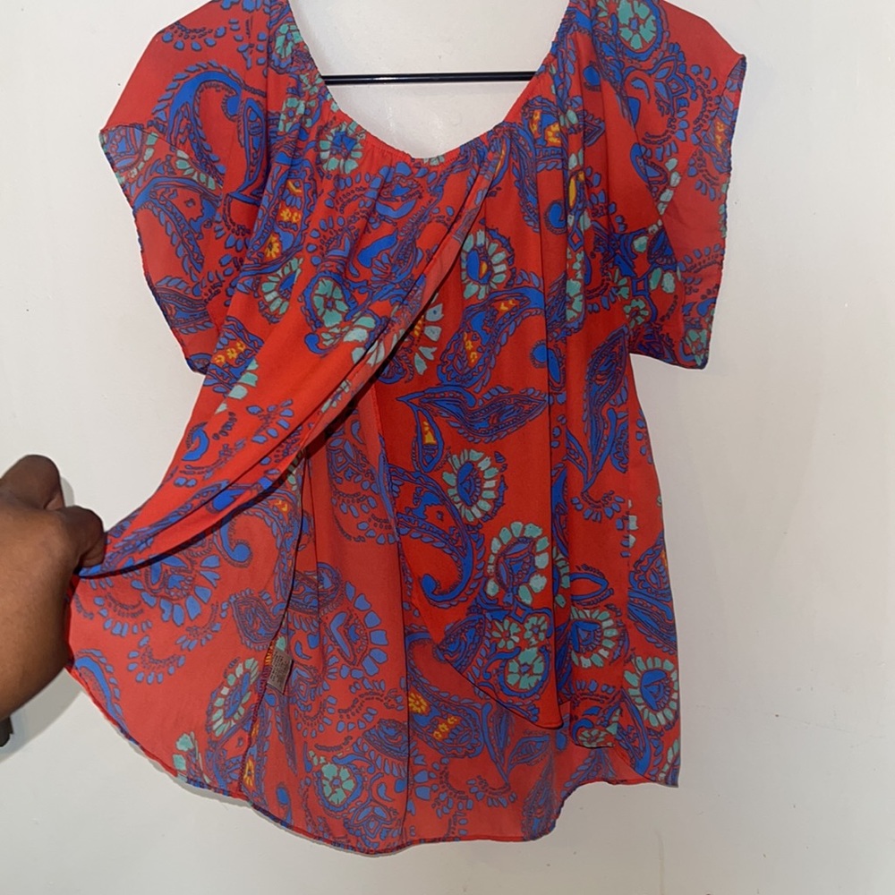 Open-back blouse - Picture 4 of 5
